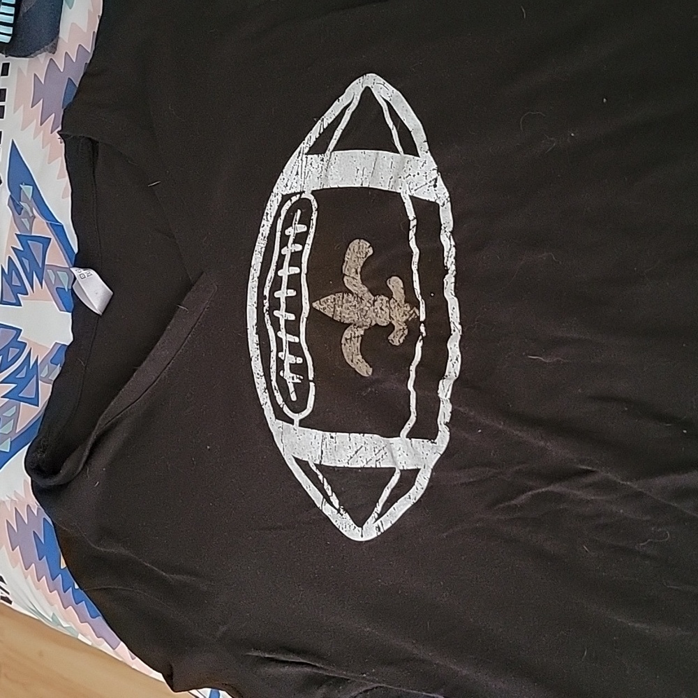 Black Women's Vneck New Orleans Saints tshirt Size xxl